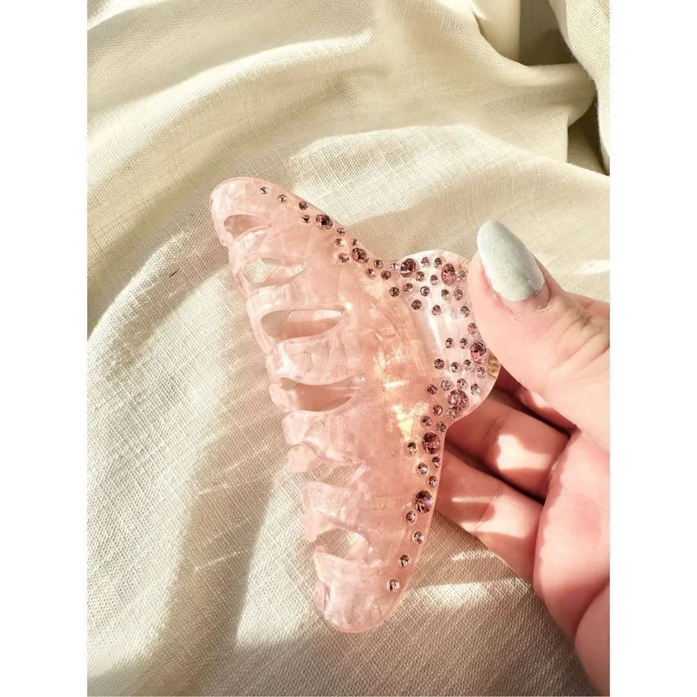 Pink with rhinestone hair claw￼